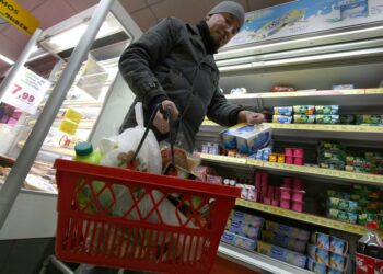 Inflación se modera en EEUU en abril; ingresos al alza sostienen el gasto