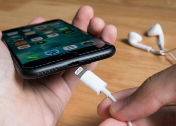 Apple iPhone cambiaría puerto Lightning para USB-C universal en 2023
