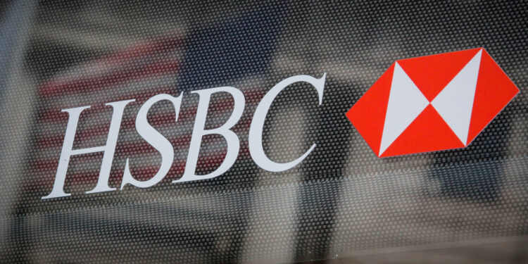 HSBC despide a operador de Londres tras examinar telefóno móvil