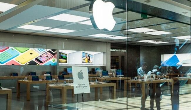 Apple: los trabajadores de una tienda de la tecnológica aprueban crear el primer sindicato en EE.UU.