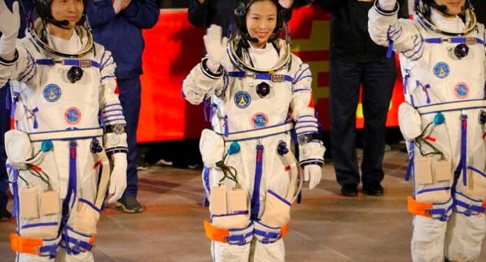 Nave Shenzhou-14 con tripulantes abordo es lanzada con éxito en China