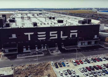 Tesla prepara su fábrica en China para mayores volúmenes