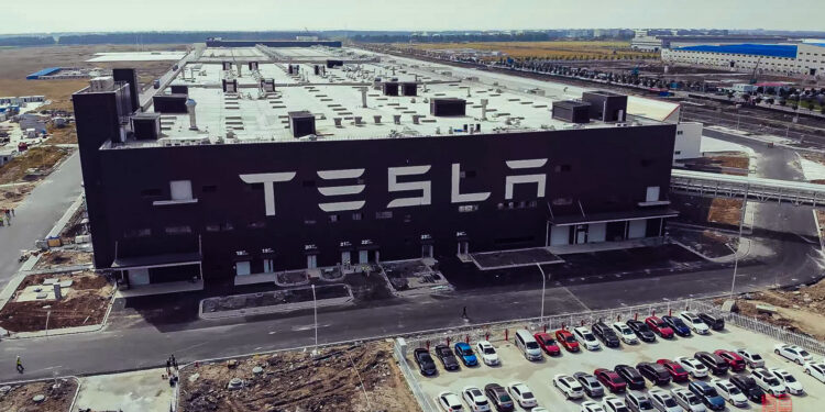 Tesla prepara su fábrica en China para mayores volúmenes
