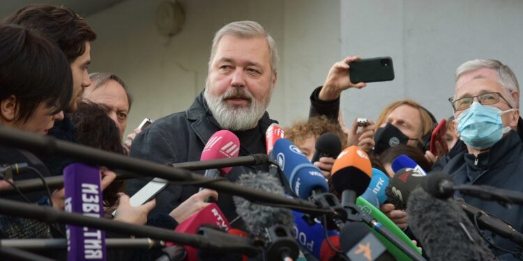Medalla de Premio Nobel del ruso Dmitry Muratov es vendida en subasta por US$103 millones