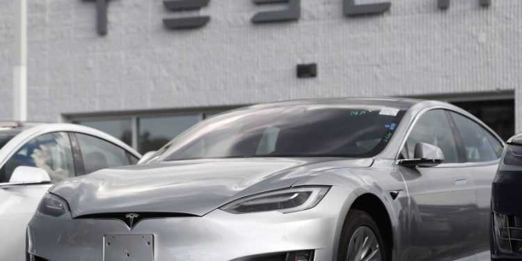 Tesla solo eliminaría puestos asalariados, según reporte