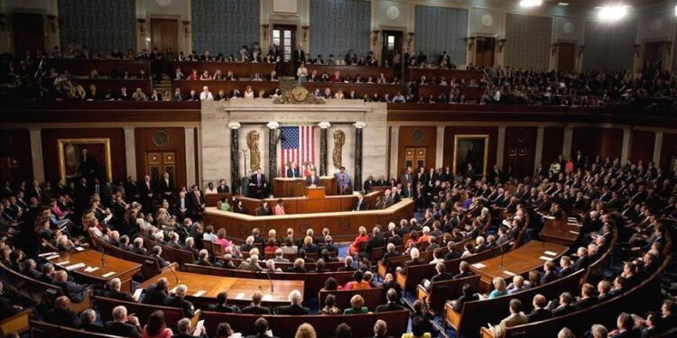 Senadores de Estados Unidos revelan proyecto de ley para restringir acceso a las armas de fuego