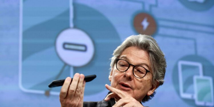 La Unión Europea aprueba el cargador universal para los teléfonos móviles