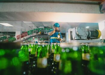 Comienza producción de cerveza Presidente con 100 % de botellas fabricadas por dominicanos