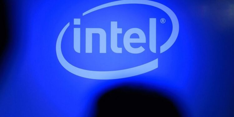 Intel rebaja previsión de ingresos anuales por caída de la demanda de PCs