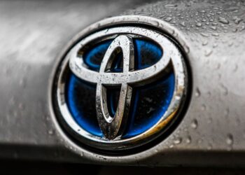 Toyota suspende parte de la producción de Prius en Japón por brote de COVID-19