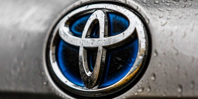 Toyota suspende parte de la producción de Prius en Japón por brote de COVID-19