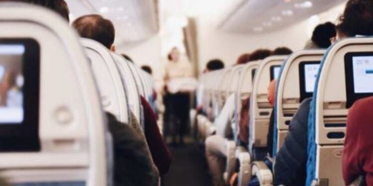 Demanda de viajes en avión se dispara 76 % interanual en junio