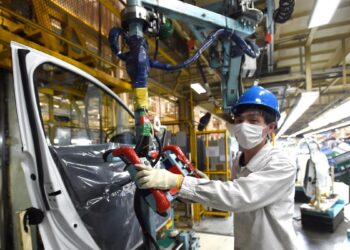La manufactura china vuelve a contraerse en agosto, aunque a menor ritmo