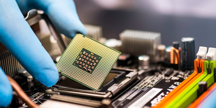 EU estudia medidas contra envíos a empresas que fabrican chips en China