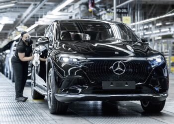 Mercedes-Benz empieza a producir vehículos eléctricos en Estados Unidos