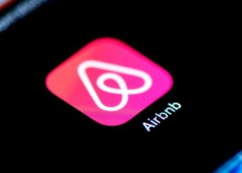 Airbnb elimina alquiler de casa que incluía ‘cabaña de esclavos de 1830’