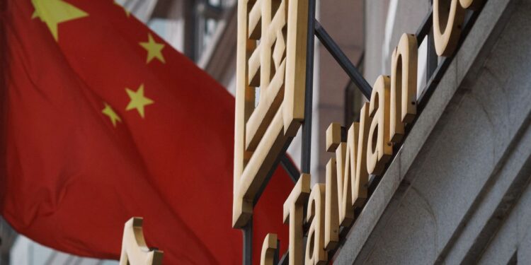 China impone nuevas sanciones a Taiwán sobre arena, cítricos, soja y pescado