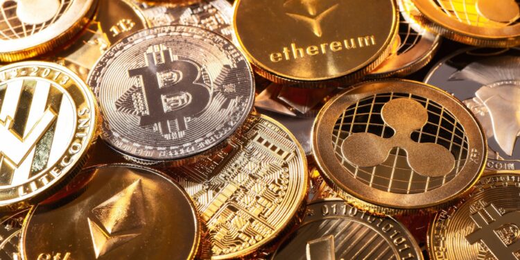 China cierra 12,000 cuentas en redes por promover inversión en criptomonedas