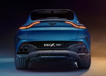 Aston Martin no renuncia a los motores de combustión y lanza un SUV de 707 hp