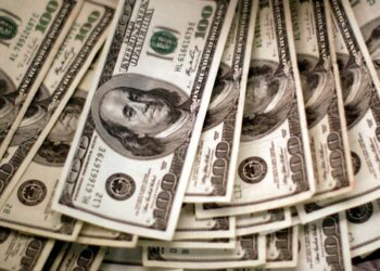 El dólar se dispara a cuotas que no lograba hace 20 años tras amenazas de Putin