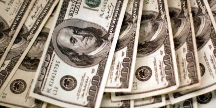 El dólar se dispara a cuotas que no lograba hace 20 años tras amenazas de Putin