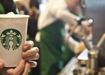 Starbucks nombra a exdirectivo de PepsiCo como su nuevo CEO