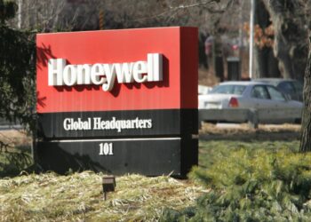 Honeywell fabricará combustible de aviación a partir de etanol