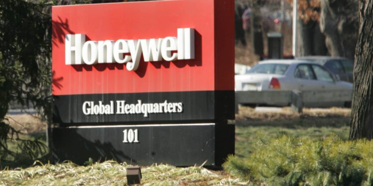 Honeywell fabricará combustible de aviación a partir de etanol