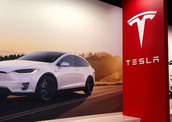 Tesla busca disipar dudas sobre demanda de autos ante probable incumplimiento de objetivo de entregas en 2022