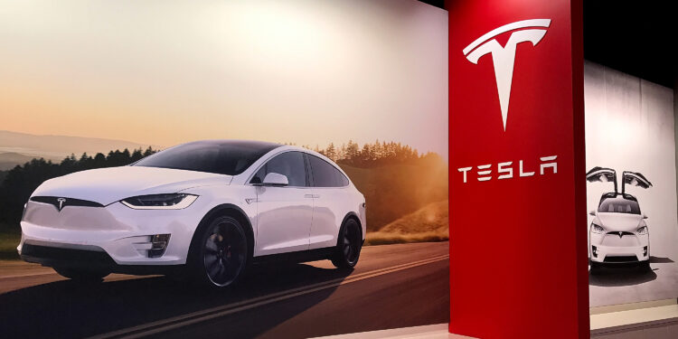 Tesla busca disipar dudas sobre demanda de autos ante probable incumplimiento de objetivo de entregas en 2022