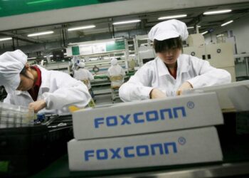 Los problemas en la mayor fábrica de iPhone del mundo continúan: el abandono masivo de trabajadores generará escasez de los dispositivos de Apple