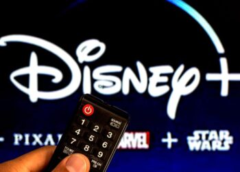 Disney busca congelar contrataciones y recortar empleos