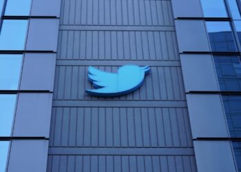 Twitter cierra temporalmente sus oficinas por el inicio de los despidos