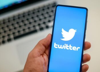 Directivos renuncian a Twitter mientras Musk pide poner fin al trabajo remoto