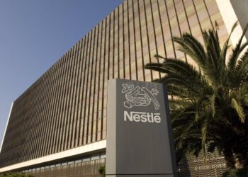 Nestlé eleva sus previsiones de ventas para 2022 por tercera vez este año