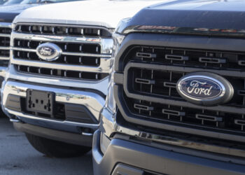 Ford llama a revisión 634,000 vehículos en todo el mundo por riesgo de incendio