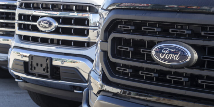Ford llama a revisión 634,000 vehículos en todo el mundo por riesgo de incendio