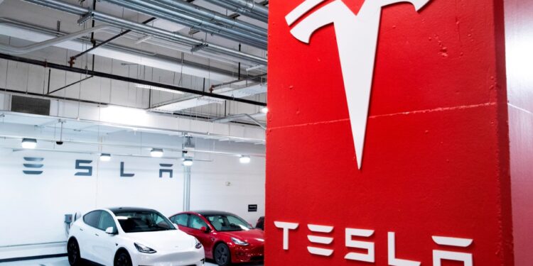 Tesla reducirá su producción en Shanghái en enero