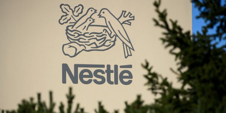 El director financiero de Nestlé ve un comienzo difícil para 2023 antes de que la inflación disminuya