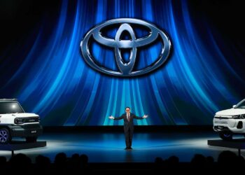 Toyota presentó por primera vez la Hilux Revo BEV Concept