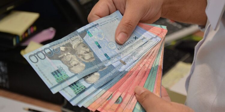 Tasas de interés bancarias siguen al alza en RD, pero se estrechan márgenes