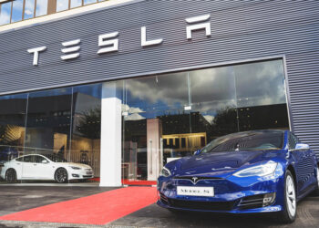 Tesla reporta un récord de entregas trimestrales, menos que lo previsto