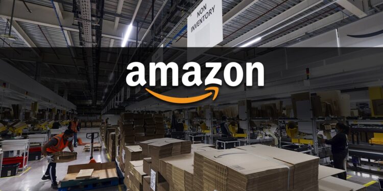 Amazon cerrará tres almacenes en Reino Unido y afectará a 1,200 empleados