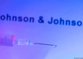 Johnson & Johnson gana un 14 % menos por la caída de ventas de su vacuna anticovid