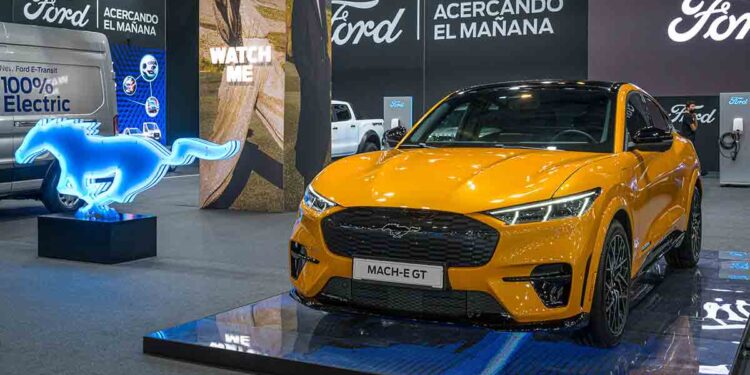 Ford reducirá precio del Mustang Mach-E y aumentará producción tras rebaja de precios de Tesla