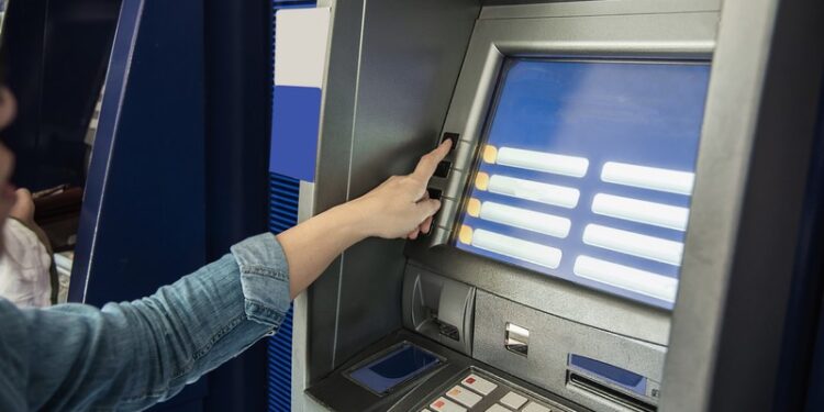 Red de cajeros automáticos bancarios concentra 3,114 unidades en todo el país