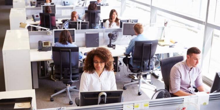 El empleo global crecerá un 1% en 2023, frenado por desaceleración económica