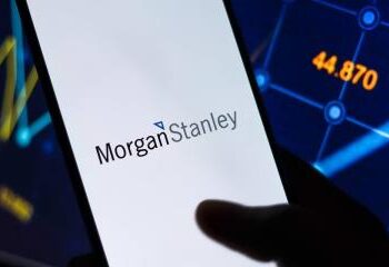 Morgan Stanley multa a empleados por hacer negocios a través de WhatsApp