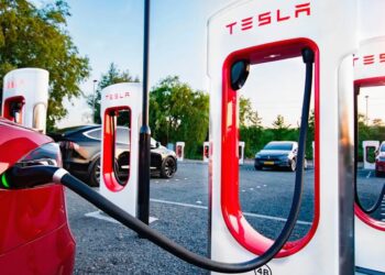 Tesla abrirá la red de carga de EE.UU. en un programa federal de US$7.500 millones