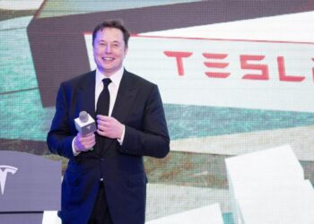 Elon Musk donó 1,900 mdd en acciones de Tesla a la caridad el año pasado